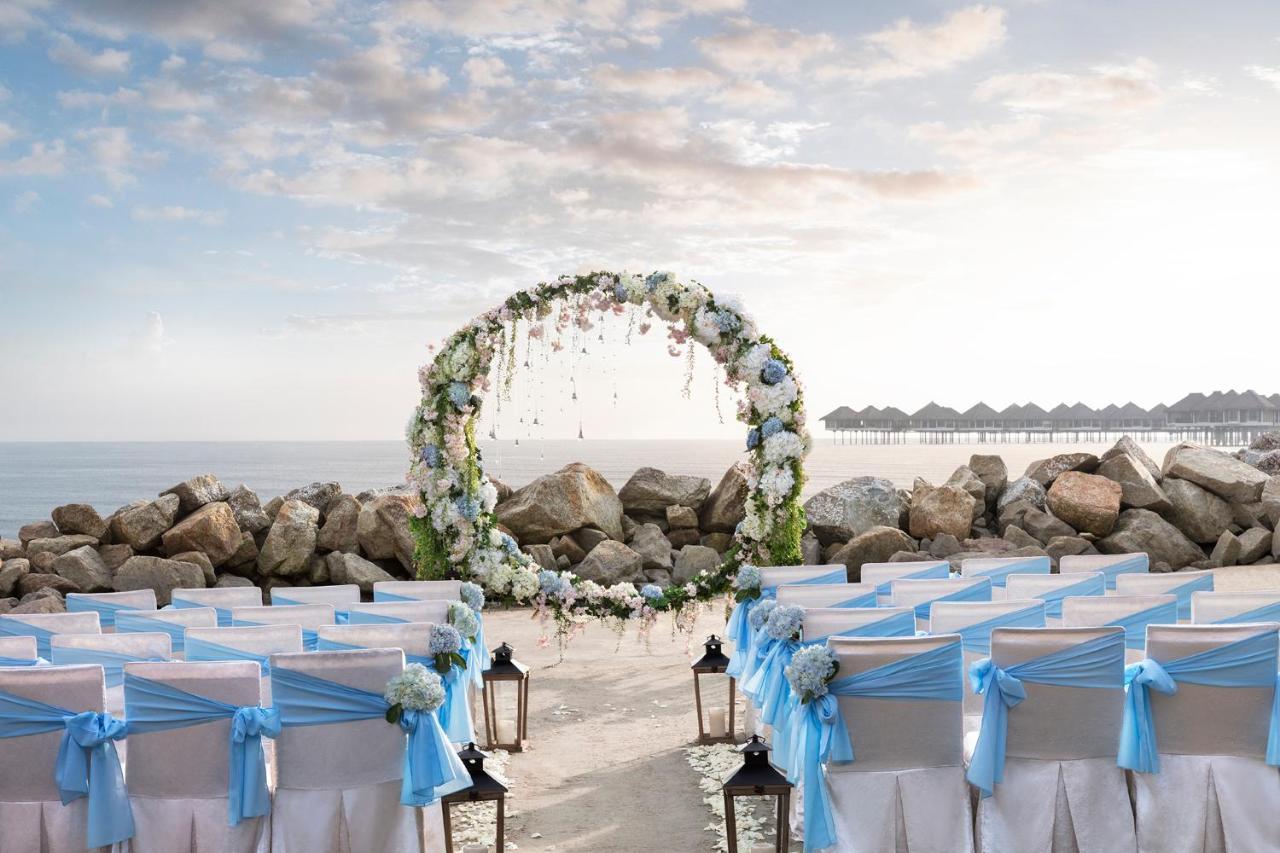 Avani Sepang Goldcoast Resort Кампонг-Баган-Лаланг Екстер'єр фото Wedding ceremony at the beach