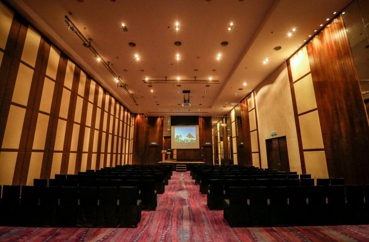 Avani Sepang Goldcoast Resort Кампонг-Баган-Лаланг Екстер'єр фото The Auditorium