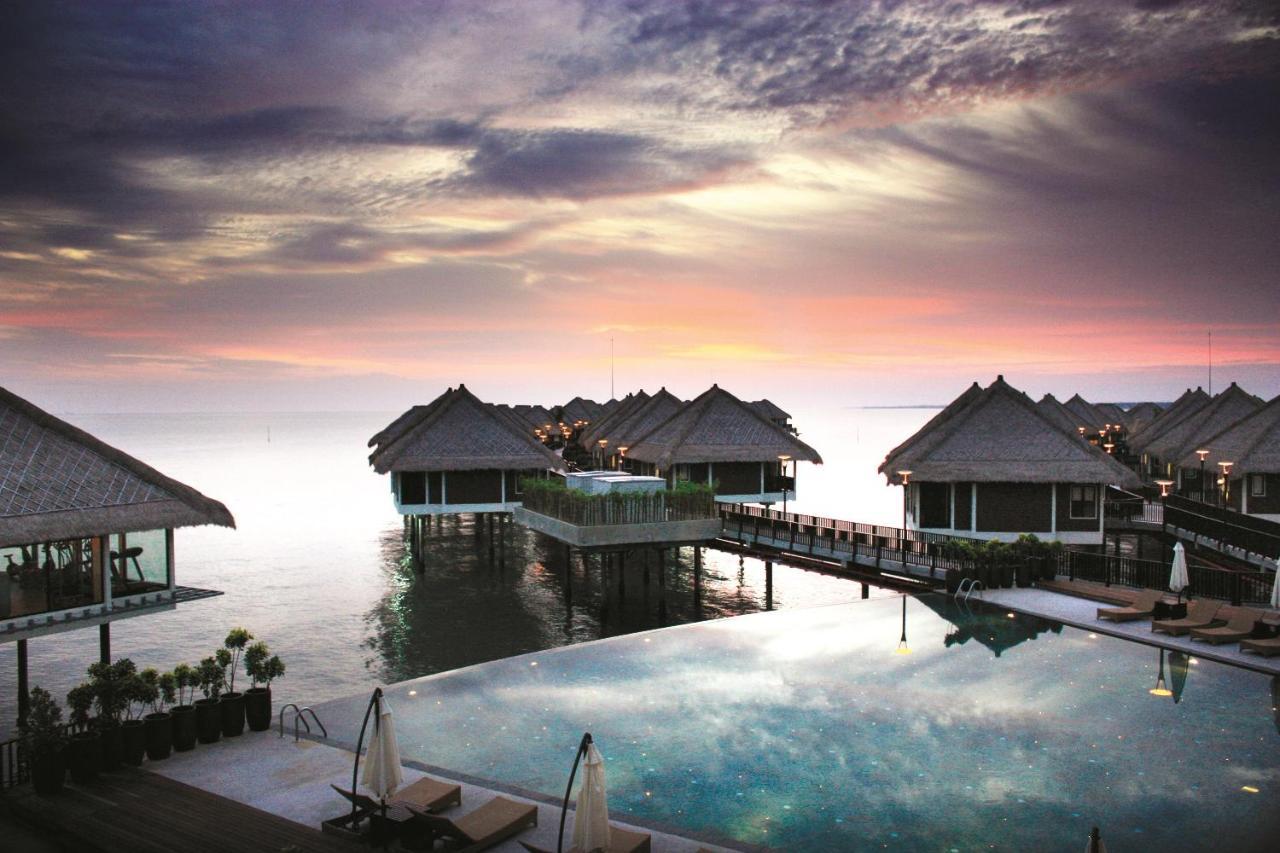 Avani Sepang Goldcoast Resort Кампонг-Баган-Лаланг Екстер'єр фото The resort's overwater villas