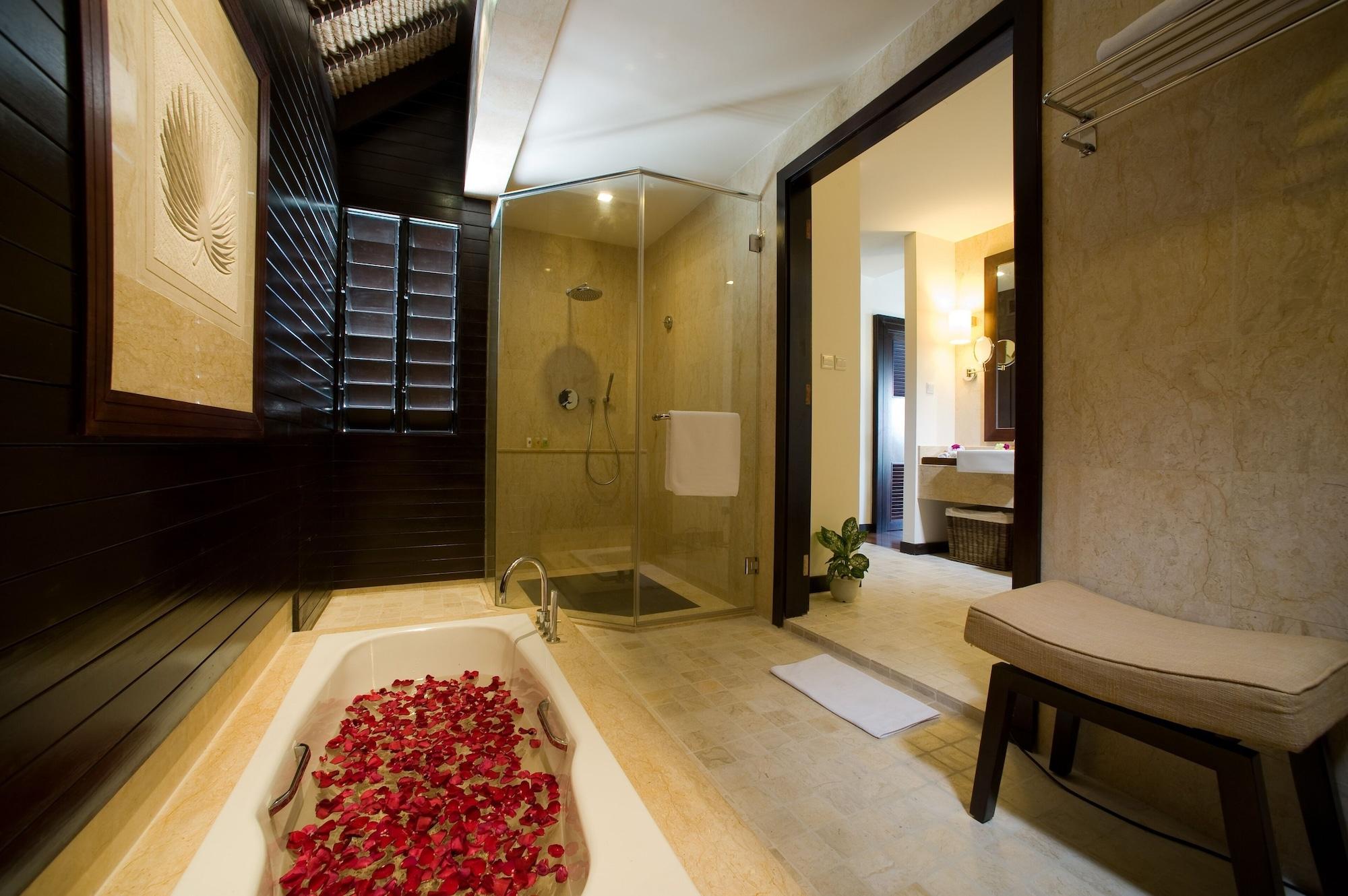 Avani Sepang Goldcoast Resort Кампонг-Баган-Лаланг Екстер'єр фото A bathroom at The Oberoi, Mumbai