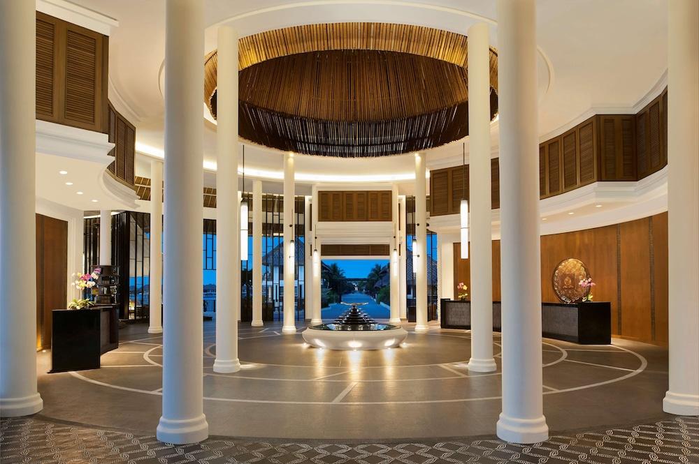 Avani Sepang Goldcoast Resort Кампонг-Баган-Лаланг Екстер'єр фото The lobby of the hotel