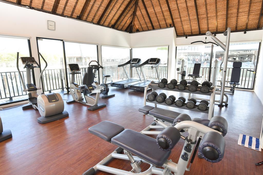 Avani Sepang Goldcoast Resort Кампонг-Баган-Лаланг Екстер'єр фото A gym at a resort